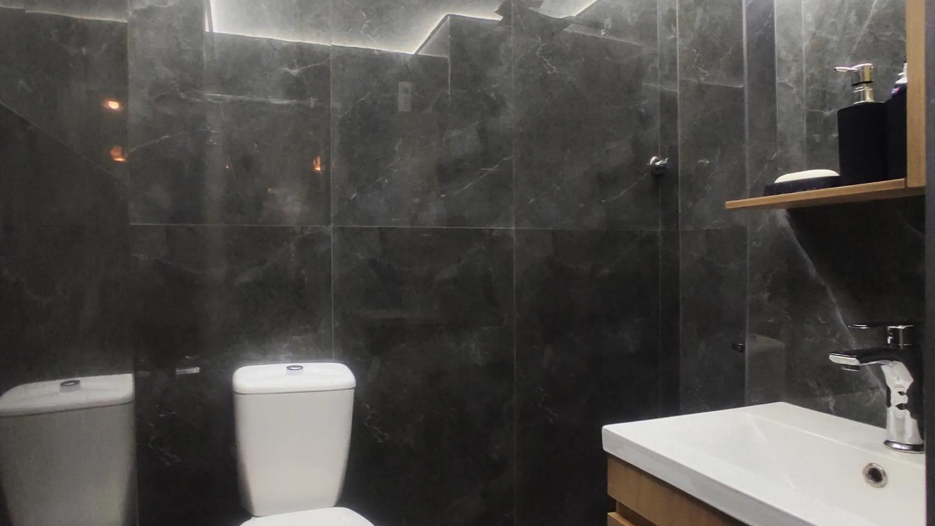 2 Room Apartment In The City Center Baku