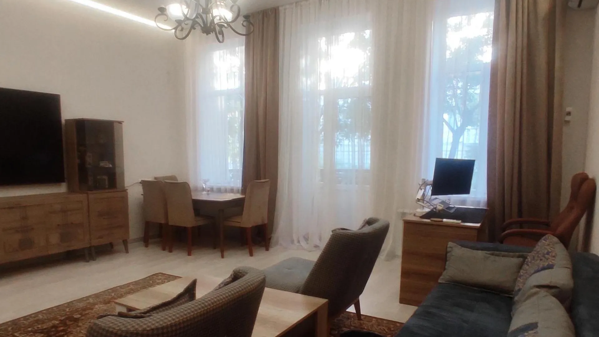 2 Room Apartment In The City Center Baku